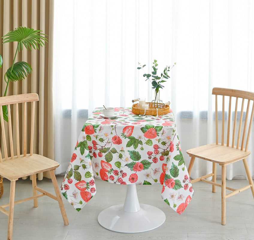 TOALHA DE MESA ANTI-NÓDOA COM ESTAMPA  DE FRUTAS VERMELHAS QUADRADA - BOD HOME